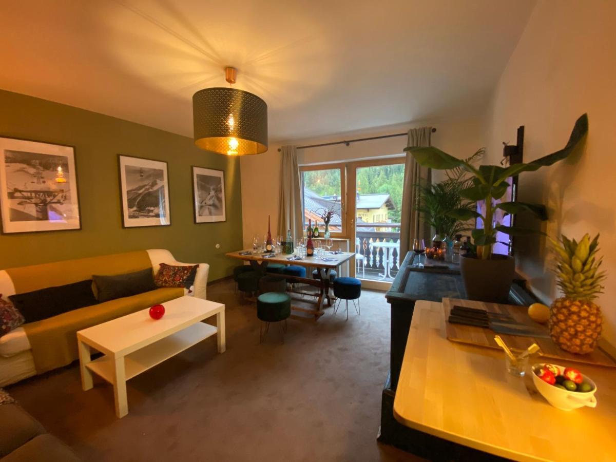 Cafe Schneider Appartments Sankt Anton am Arlberg Esterno foto